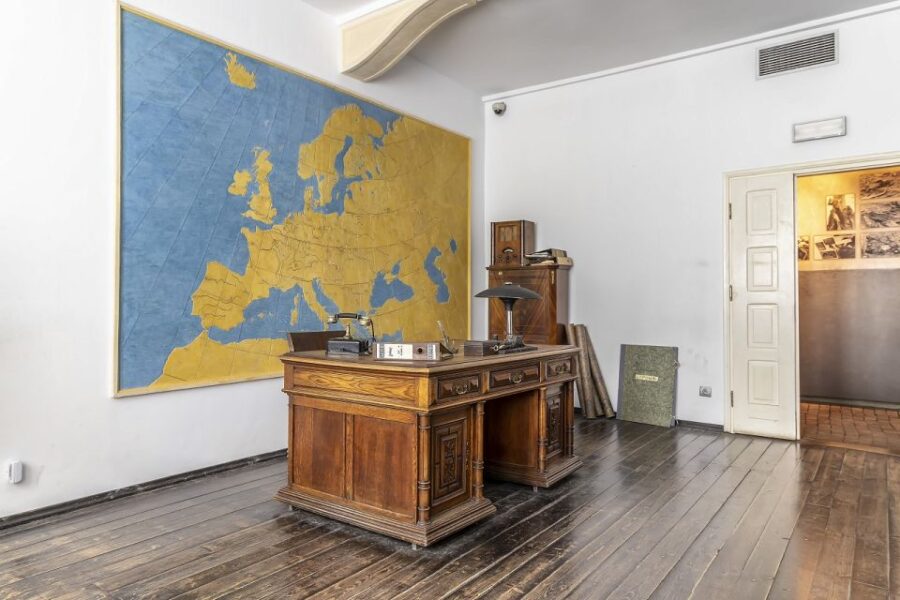 Krakow: Oskar Schindlers Enamel Factory Museum Guided Tour