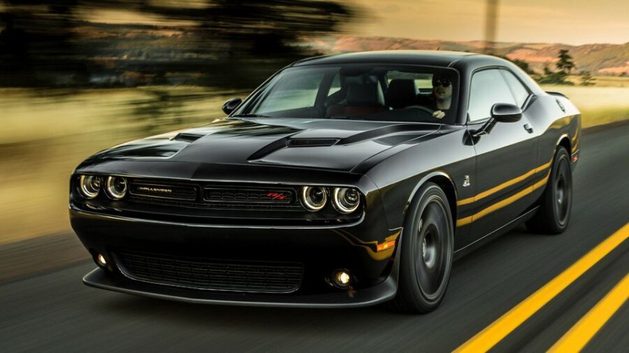 Krakow: Private Airport Transfer by 500 HP Dodge Challenger