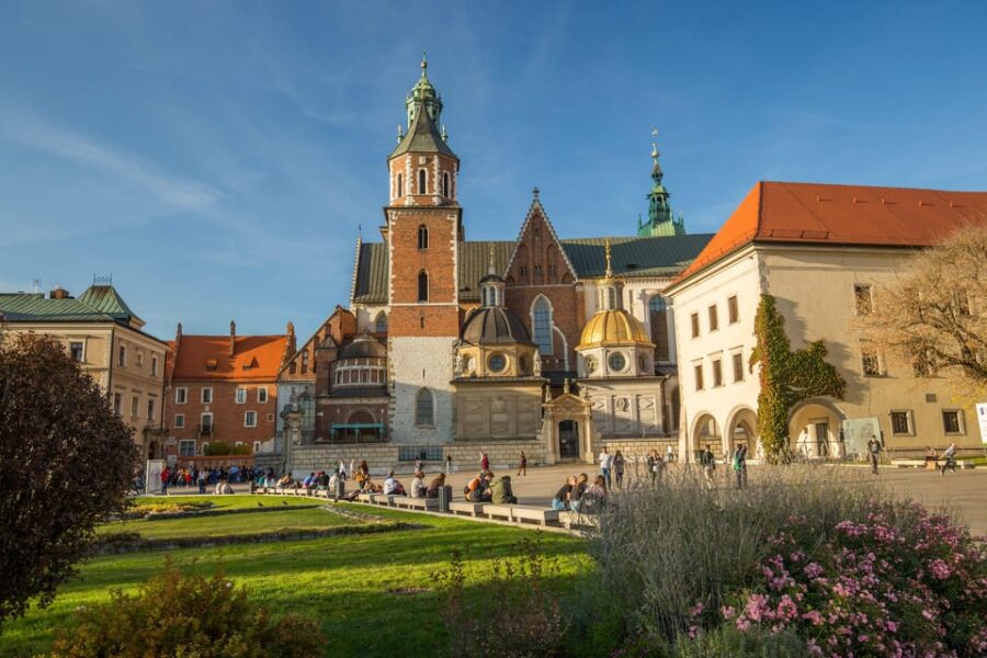 Krakow: Wawel Tour With Lunch and Vistula River Cruise