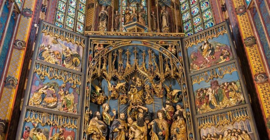 Krakows Old Town Quick Review & St. Marys Basilica Visit