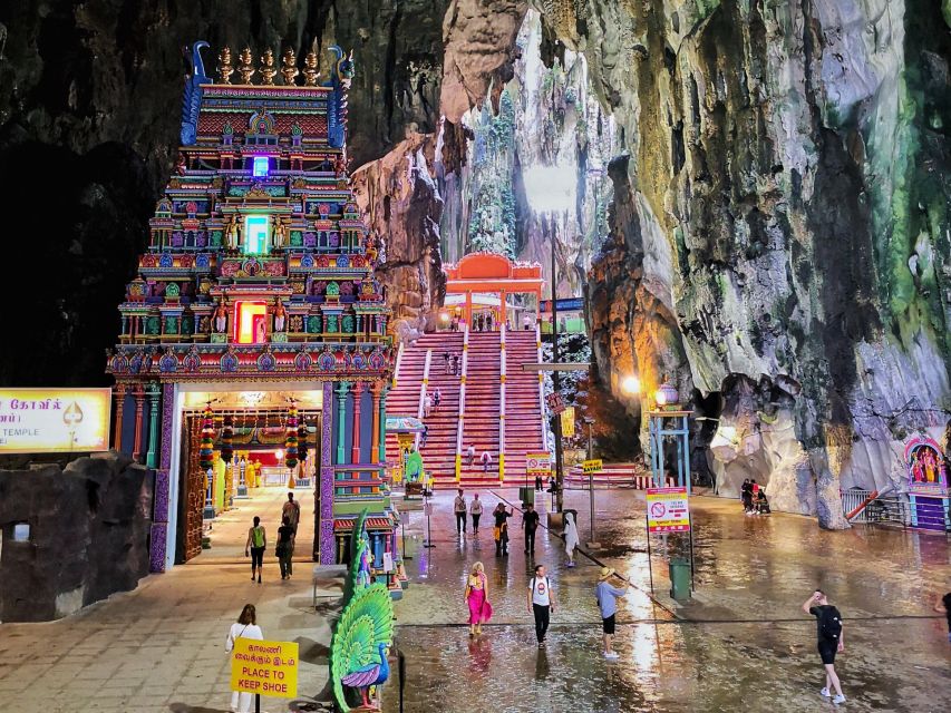 Kuala Lumpur: Suburbs and Batu Caves Half-Day Tour