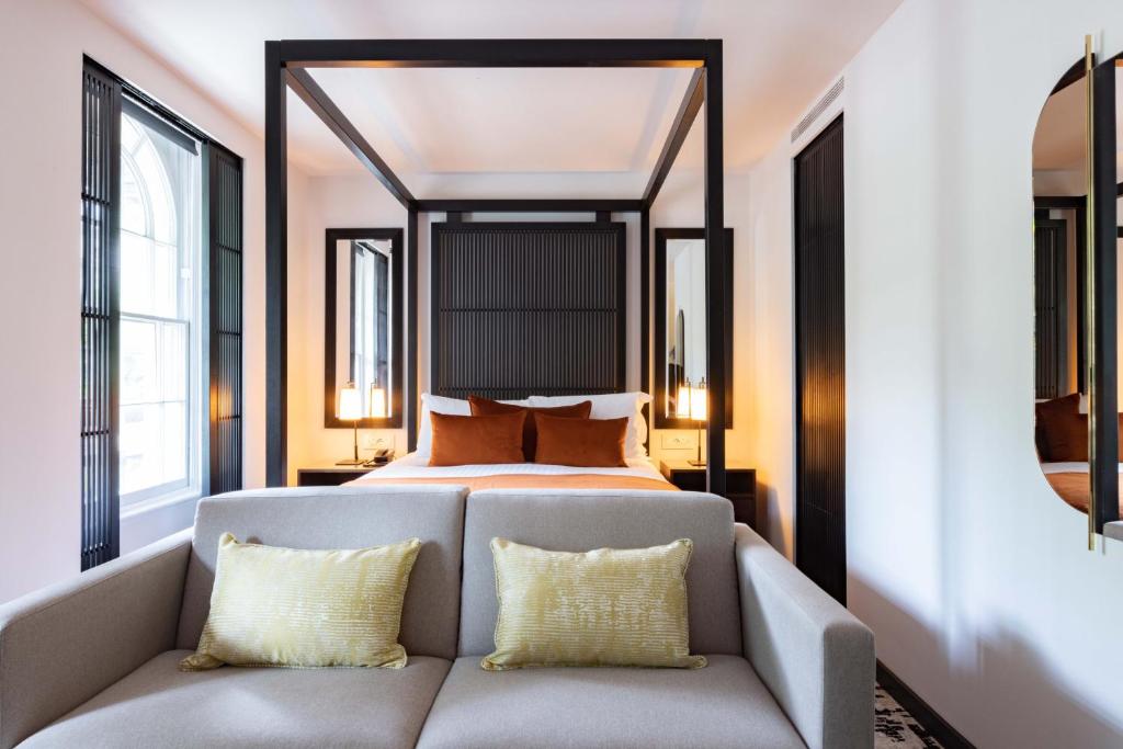 La Suite West – Hyde Park Review