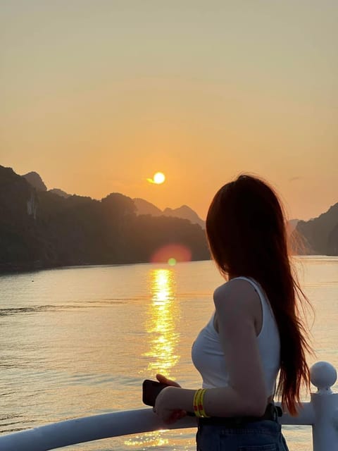 Lan Ha Bay Luxury Day Cruise: Kayak, Water Slides, Jacuzzi - Cruise Overview