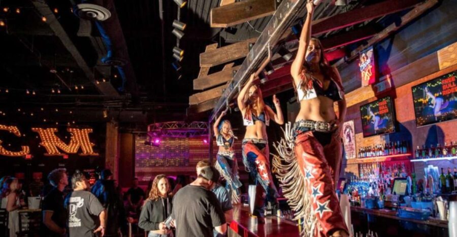 Las Vegas: Country Bar Crawl by Party Bus W/ Mixed Drinks