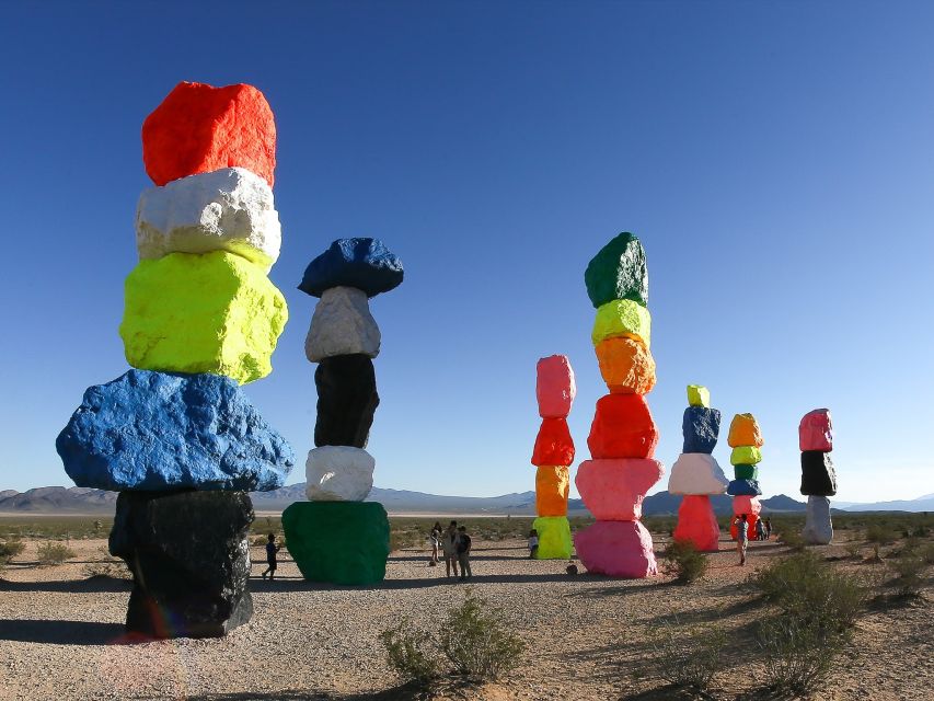 Las Vegas: Las Vegas Sign + 7 Magic Mountains + Photoshoot