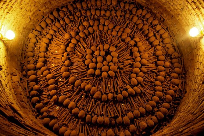 Lima: Water Magic Circuit, Historic Downtown & Catacombs Tour