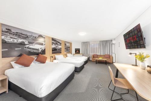 Littomore Hotel on Stewart, Bathurst - Location and Accessibility