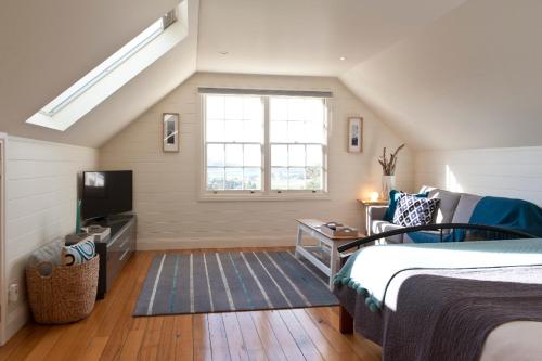 Loft Over The Vines - Property Overview