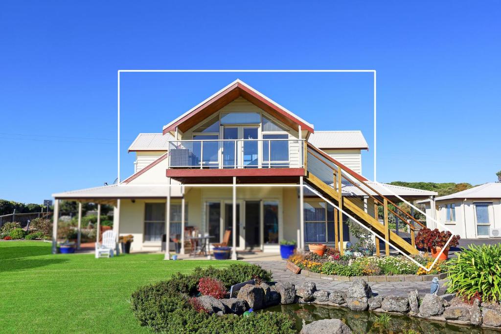 Logans Beach Whale Nursery Apartments - The Loft Review