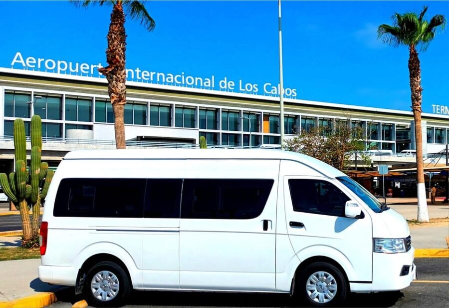Los Cabos Airport: Group Transport to Touristic Corridor