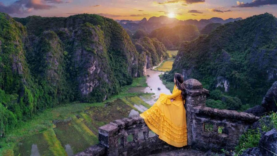 Luxury Tour Bai Dinh-Trang An-Mua Cave Limo Bus-Buffet Lunch