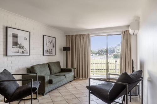 Main Beach Apartments - Property Overview