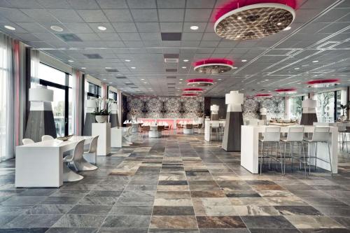 Mainport Hotel Rotterdam, Curio Collection by Hilton - Hotel Overview and Location