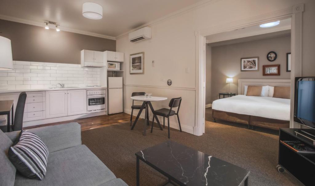 Majestic Old Lion Apartments Review