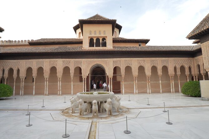 Malaga Shore Excursion: Skip-the-Line Alhambra and Generalife Gardens Tour - Pickup and Drop-off