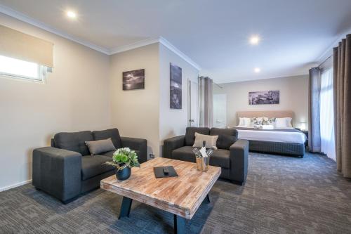 Mandala Ace Albany Hotel - Location and Accessibility