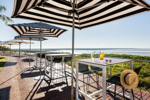 Mangrove Hotel - Location and Accessibility