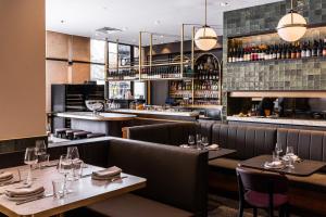 Mantra 2 Bond Street - Location and Accessibility