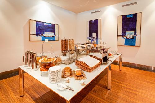 Mantra Charles Hotel - Hotel Overview