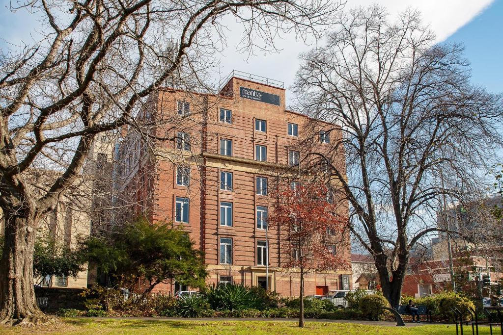 Mantra One Sandy Bay Road - Property Overview