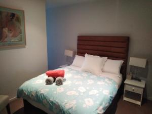 Marina View Apartment on the Maribyrnong River, Melbourne - Overview and Location