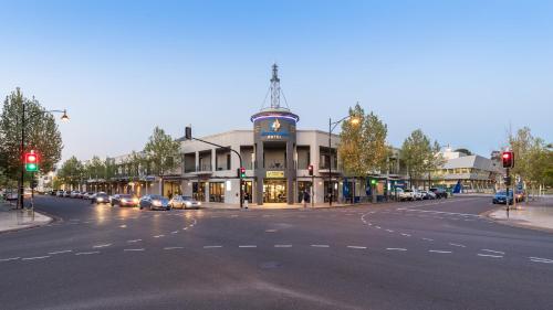 Mawson Lakes Hotel - Hotel Overview