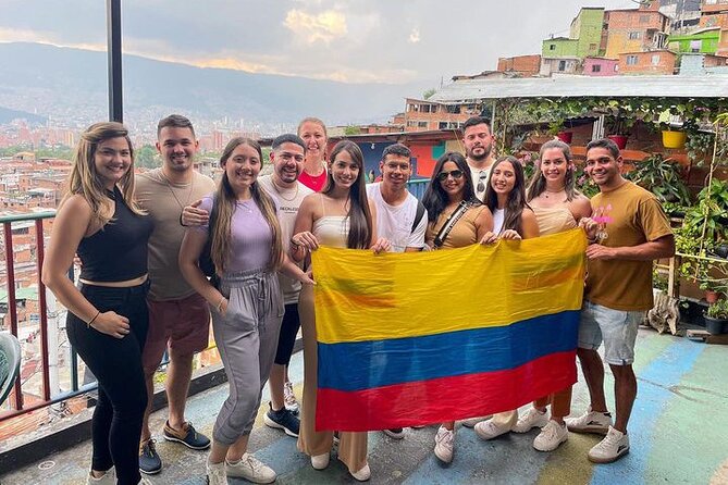 Medellín: Comuna 13 Tour With Spray Painting and Ice Cream - Tour Overview