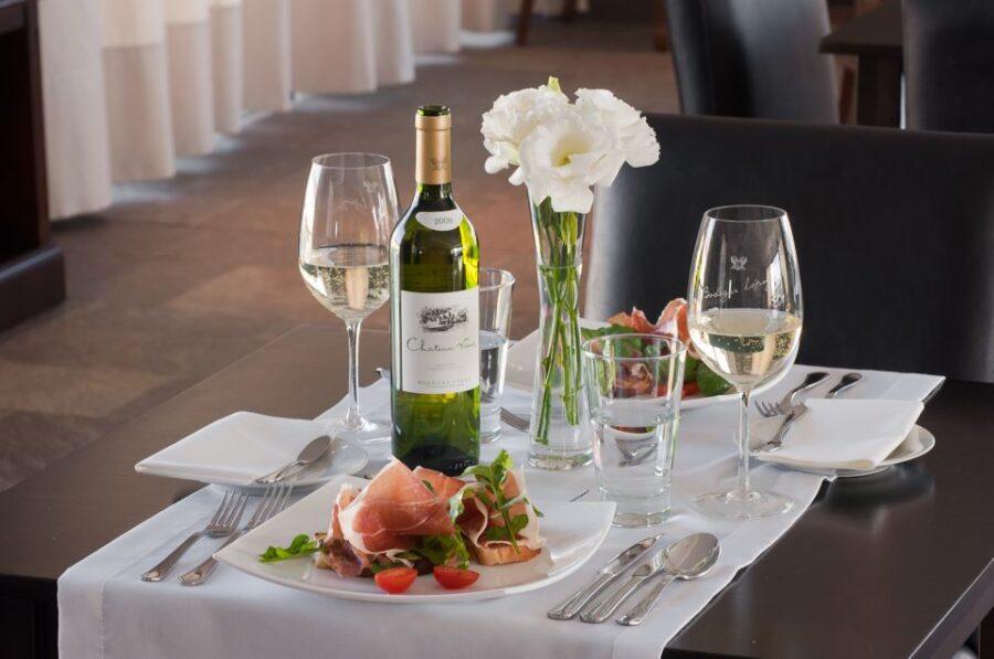 Mendoza: Full Day Wine Tour With 3 Course Lunch
