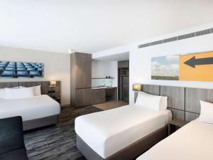Mercure Sydney Blacktown - Hotel Location and Surroundings