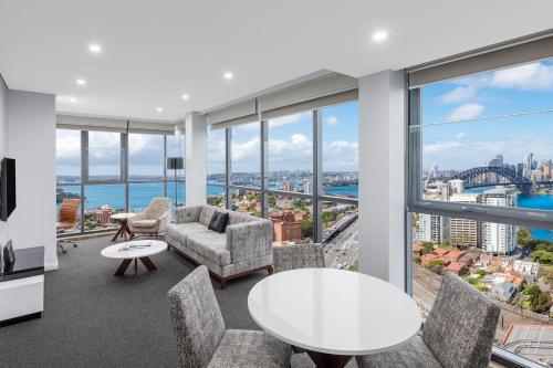 Meriton Suites North Sydney Review