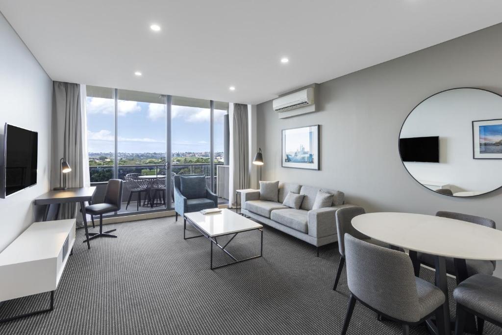 Meriton Suites Waterloo Review