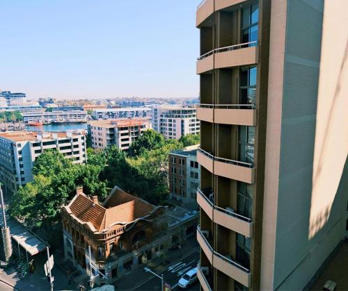 Metro Apartments on King - Location and Accessibility