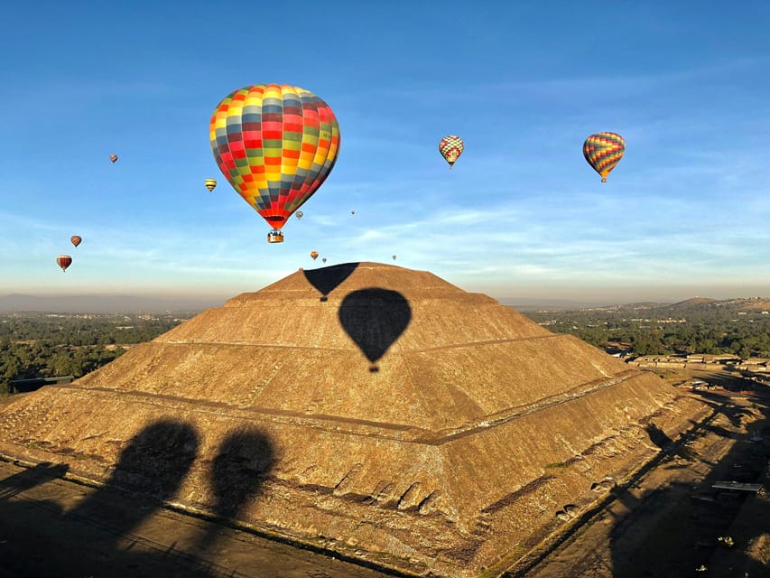 Mexico City: Ballon Flight + Breakfast + Guide in Pyramids