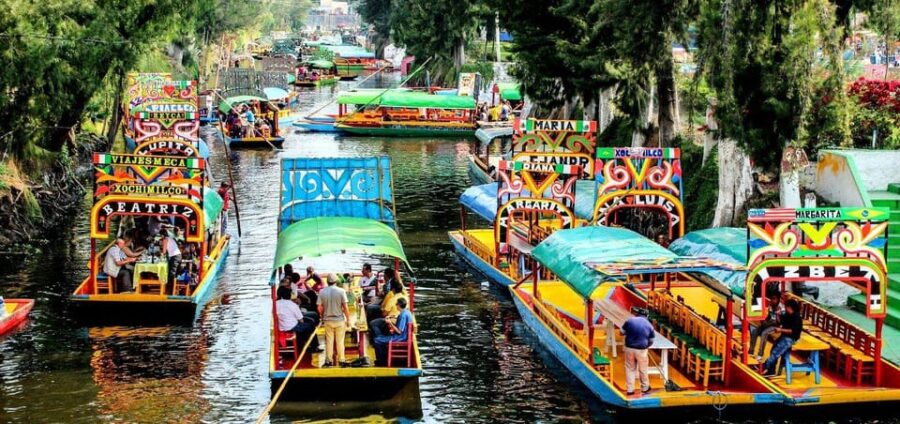 Mexico City: Xochimilco and Coyoacán Tour