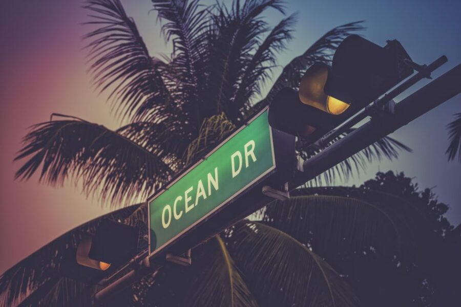 Miami Beach Bar Tour: Art Deco & Neon Lights With Historian
