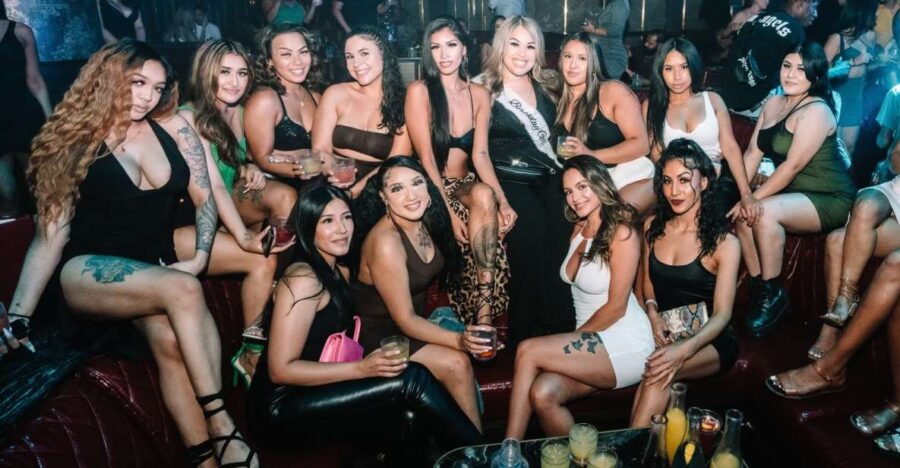 Miami: Hip Hop Party Bus, Open Bar and Nightclub Tour