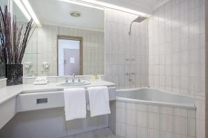 Mid City Motel Warrnambool - Location and Overview