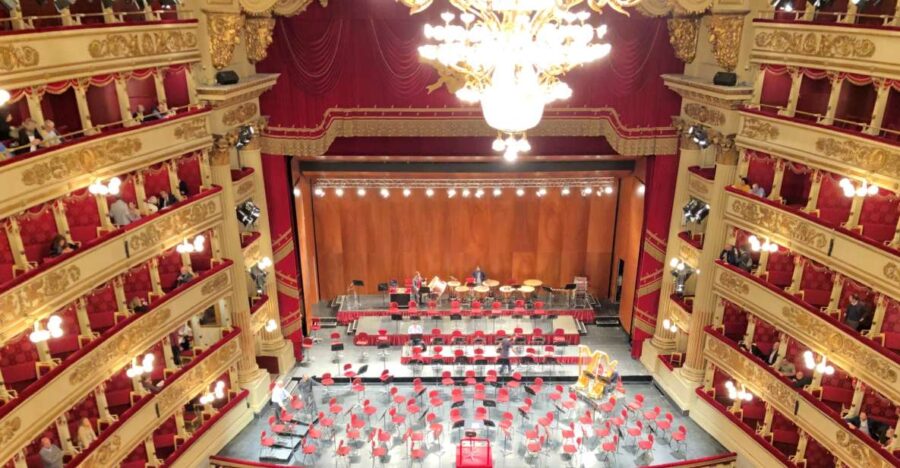 Milan: Skip-the-Line Duomo & La Scala Museum Guided Tour