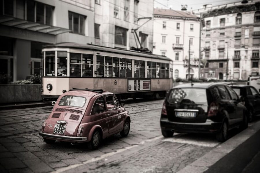 Milan: Skyline Tour by Vintage Fiat 500 (1 H, 1 Stop)
