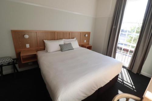 Mortdale Hotel - Overview and Location