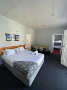 Mountain View Motel - Property Location and Amenities