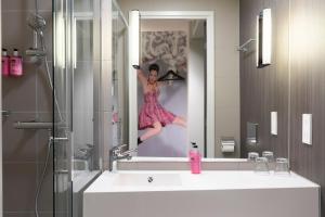 Moxy London Excel - Hotel Overview