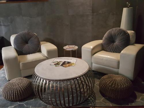 Mudstone Spa Retreat - Location and Surrounding Area