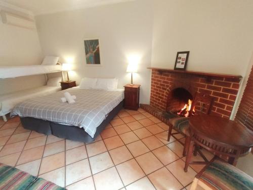 Mundaring Weir Hotel - Hotel Overview