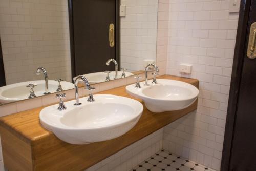 Nags Head Hotel - Hotel Location and Proximity