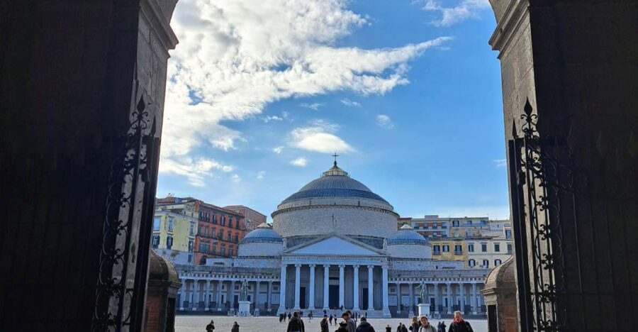 Naples Tour: Monuments, Street Art and Food Experience