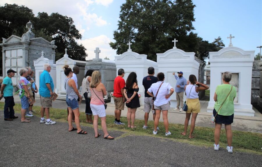 New Orleans: 2.5-Hour City & Cemetery Tour by Bus