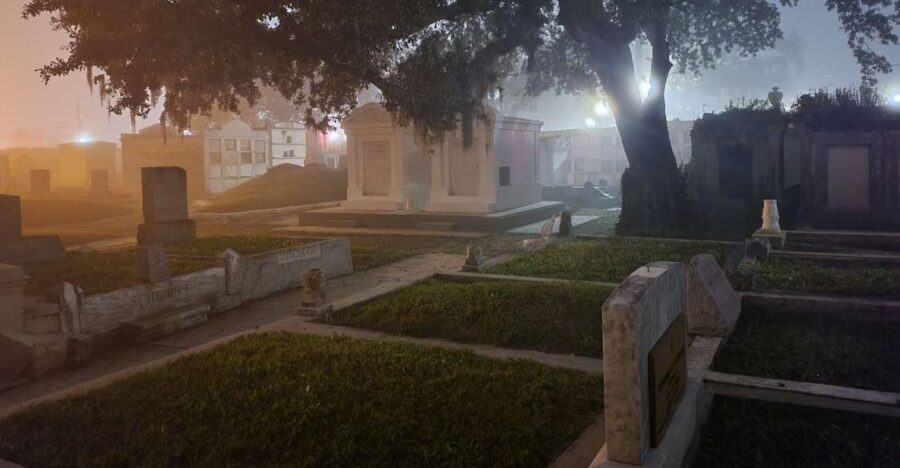 New Orleans: Cemetery Bus Tour at Dark With Exclusive Access