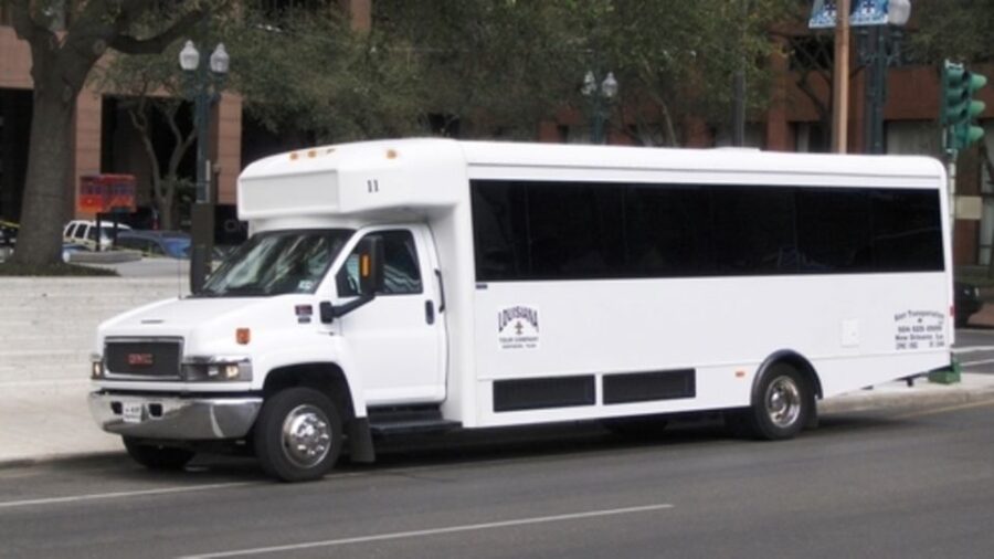 New Orleans: City & Cemetery Tour by Air-Conditioned Minibus