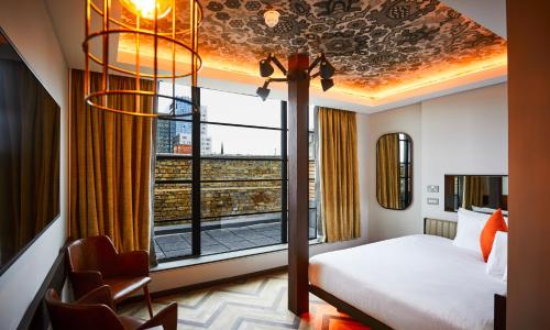 New Road Hotel - Location and Accessibility